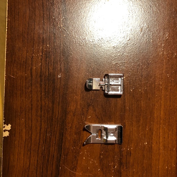 Singer sewing Machine - Picture 6 of 6